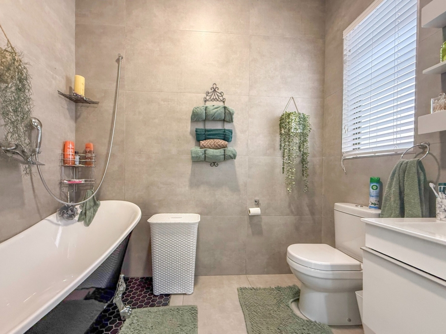 3 Bedroom Property for Sale in Xanadu Eco Residential Estate North West